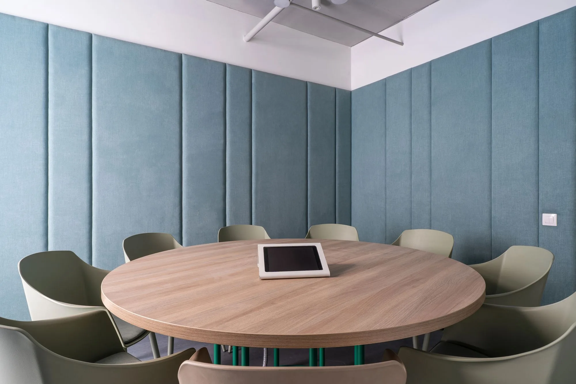 Painted Acoustic Panels: Reducing Sound And Enhancing Style