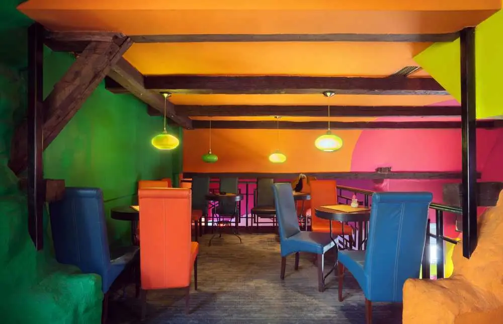 5 Stylish Ways To Paint A Modern Cafe modern cafe